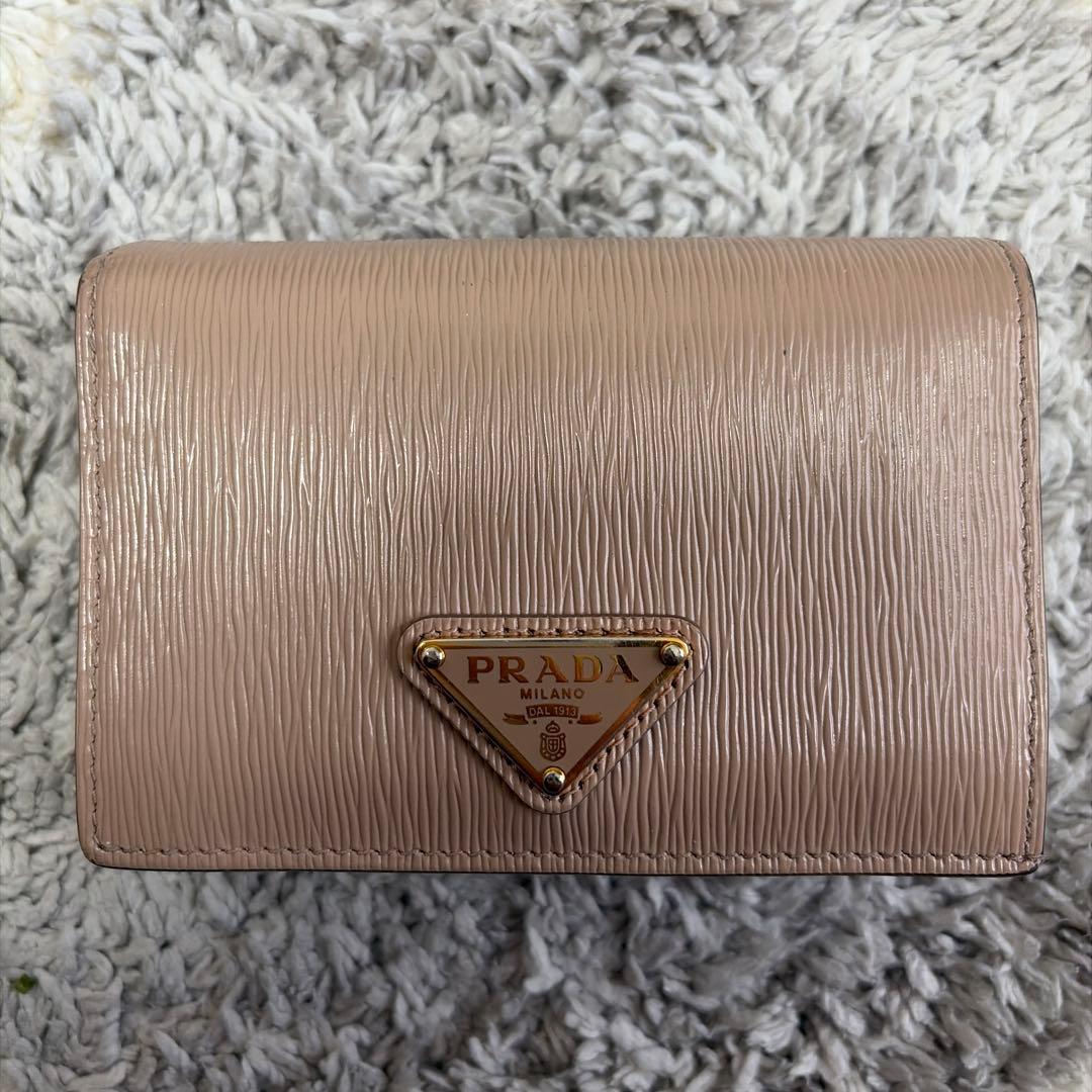 PRADA ピンクベージュ 二つ折り財布