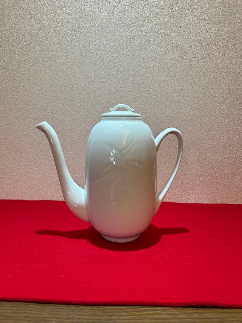 井上萬二作　白磁彫文手付　水指