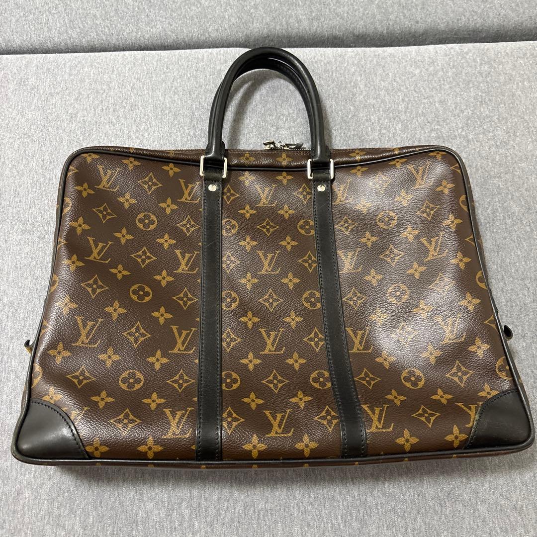 ルイヴィトン／モノグラム ポルト ドキュマン・ヴ　オワヤージュ