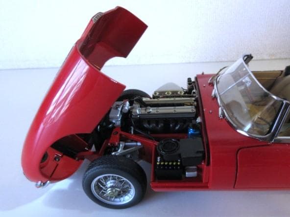 いたりあだいすきさん専用 AUTOart 1/18 ジャガー Eタイプ