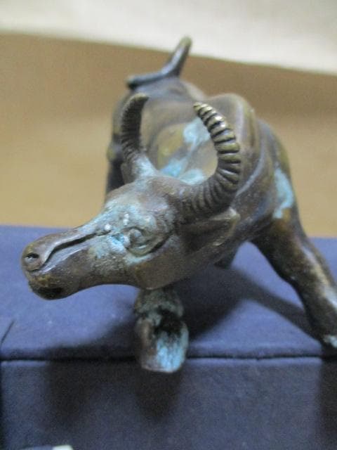 中国　北宋　青銅器　鍍金牛　古箱付き　Q95-2