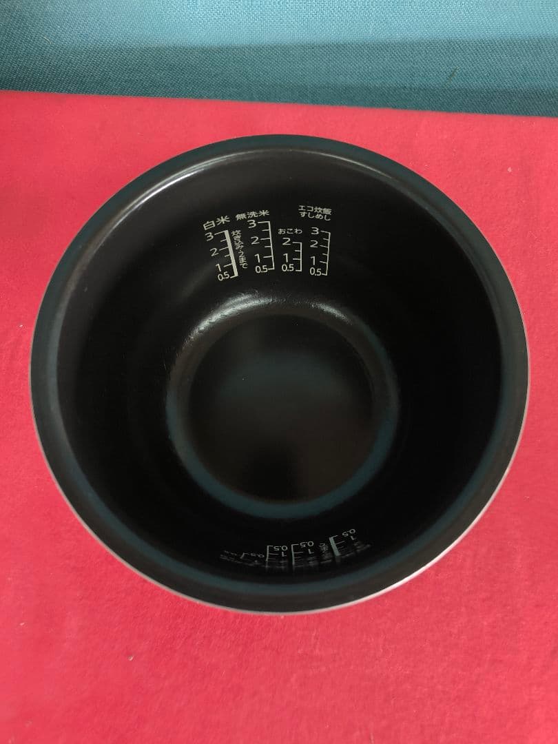 2023年製美品　シャープ IH炊飯器 3合 一人暮らし　KS-HF05B-W