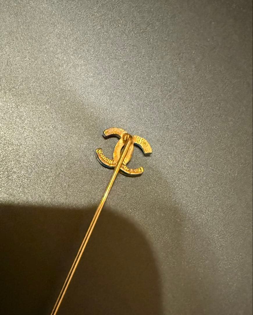 CHANEL ヴィンテージ　ゴールドロゴピンブローチ
