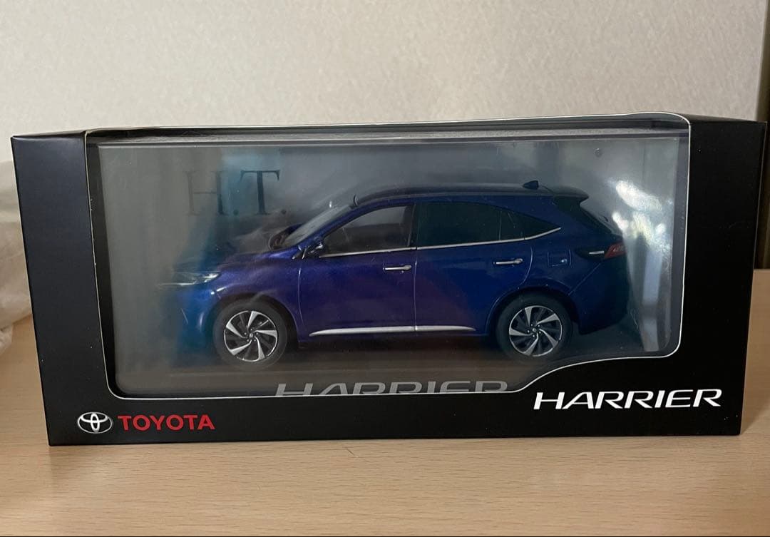 1/30 トヨタ ハリアー HARRIER　非売品ミニカー8W7 TOYOTA