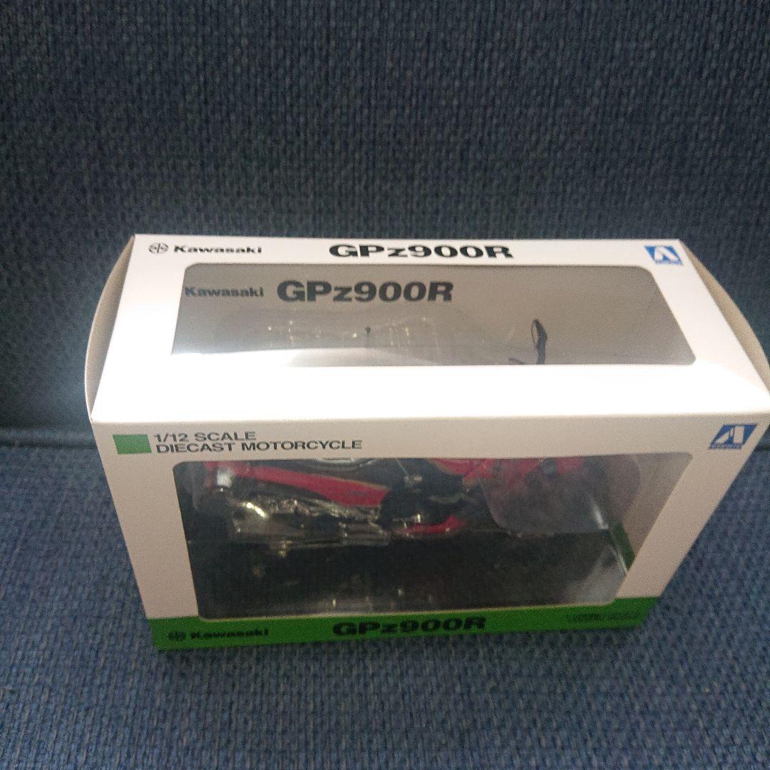 Kawasaki GPz900R 1/12スケールダイキャストバイク　赤/灰
