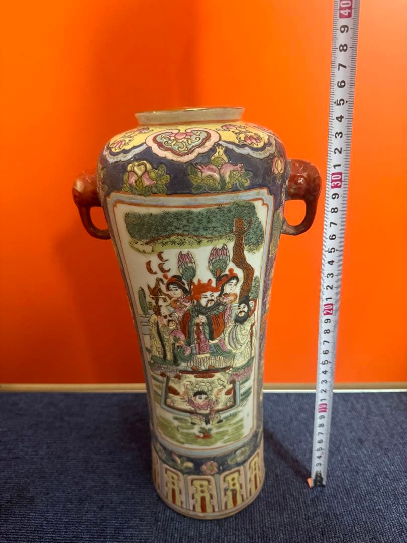 1749中国武神の図が描かれた双耳付きの人物花瓶 大清同治年製銘　時代物