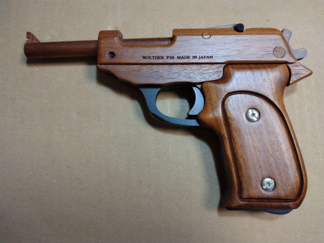 長期保管　木製ピストル ワルサーP38 ルパン三世　GRASPシリーズ　台座付き