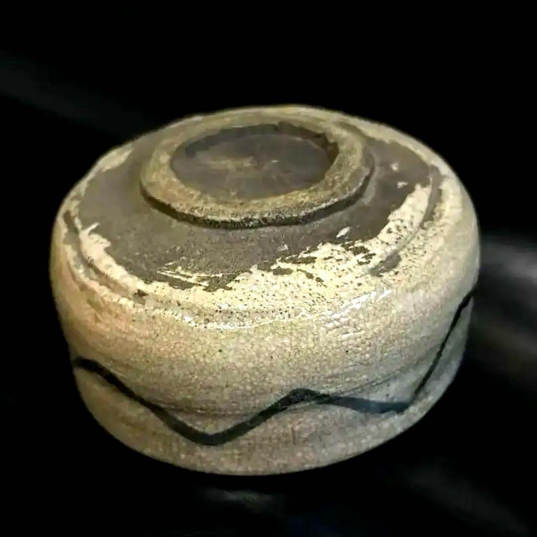 美しい古美術◾️蔵からかなり古そうな年代物の古志野焼か古唐津焼が出て来ました。