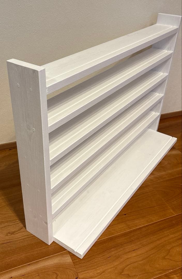 ゆ　トミカ収納棚6段　最下段幅広タイプ　白塗装　パイン材