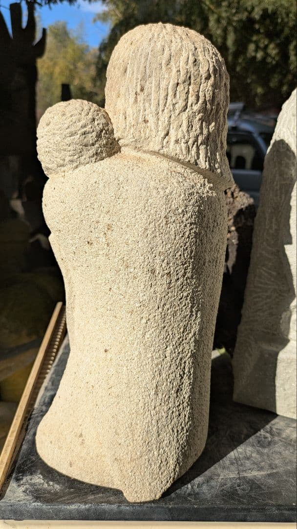 石彫、母子、愛、日本人による彫刻、倉田辰彦作