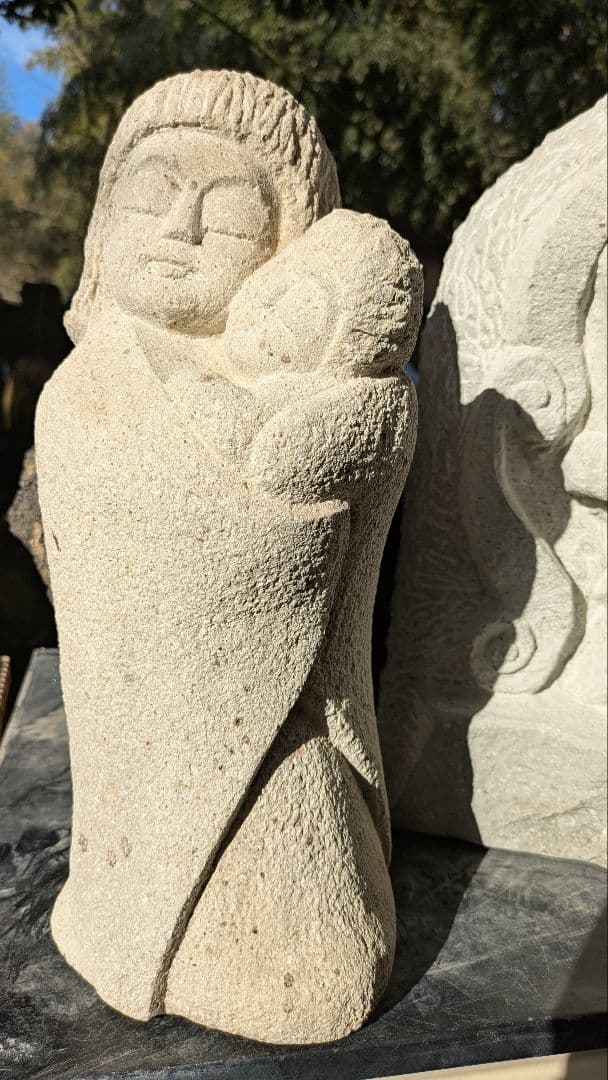石彫、母子、愛、日本人による彫刻、倉田辰彦作