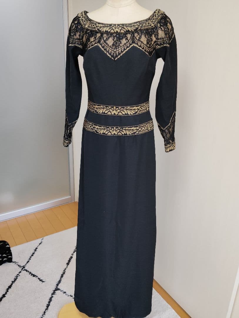 タダシショージレース装飾付き黒ロングドレス