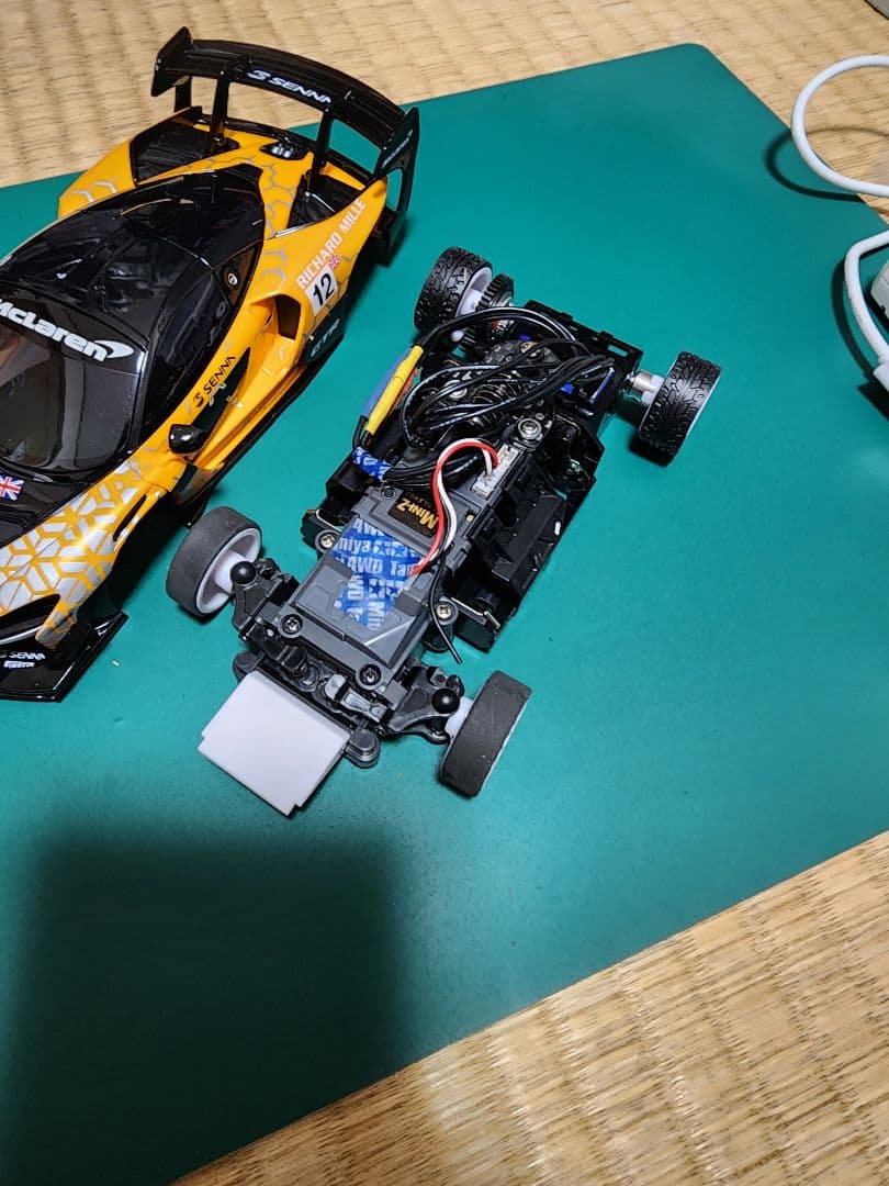 京商MR04EVO2 (書換前)とマクラーレンセナとホワイトボディ2個(NSX)