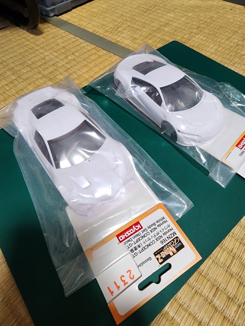 京商MR04EVO2 (書換前)とマクラーレンセナとホワイトボディ2個(NSX)