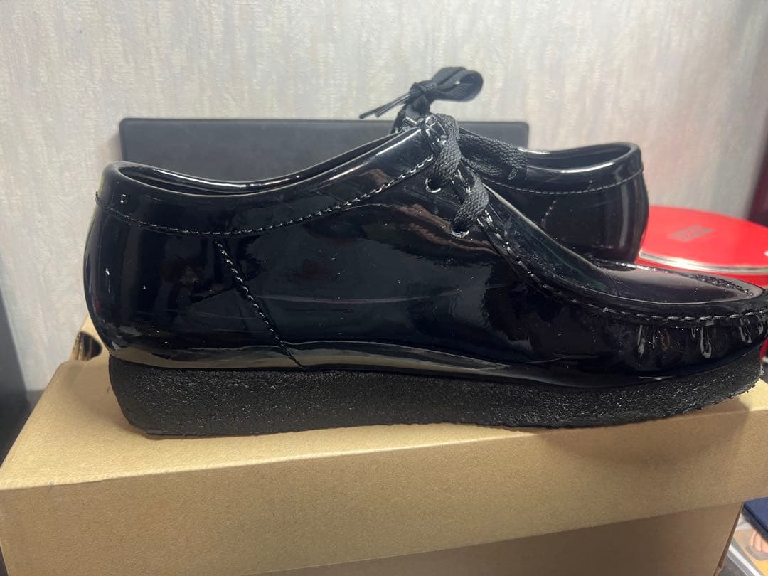 Supreme × Clarks Patent Leather Wallabee
