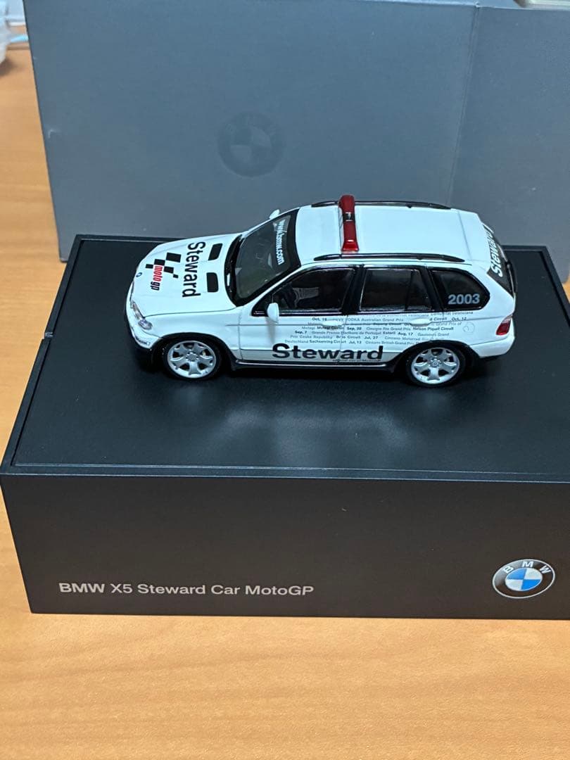 BMWディーラー特注 ミニチャンプス X5 Steward Car MotoGP