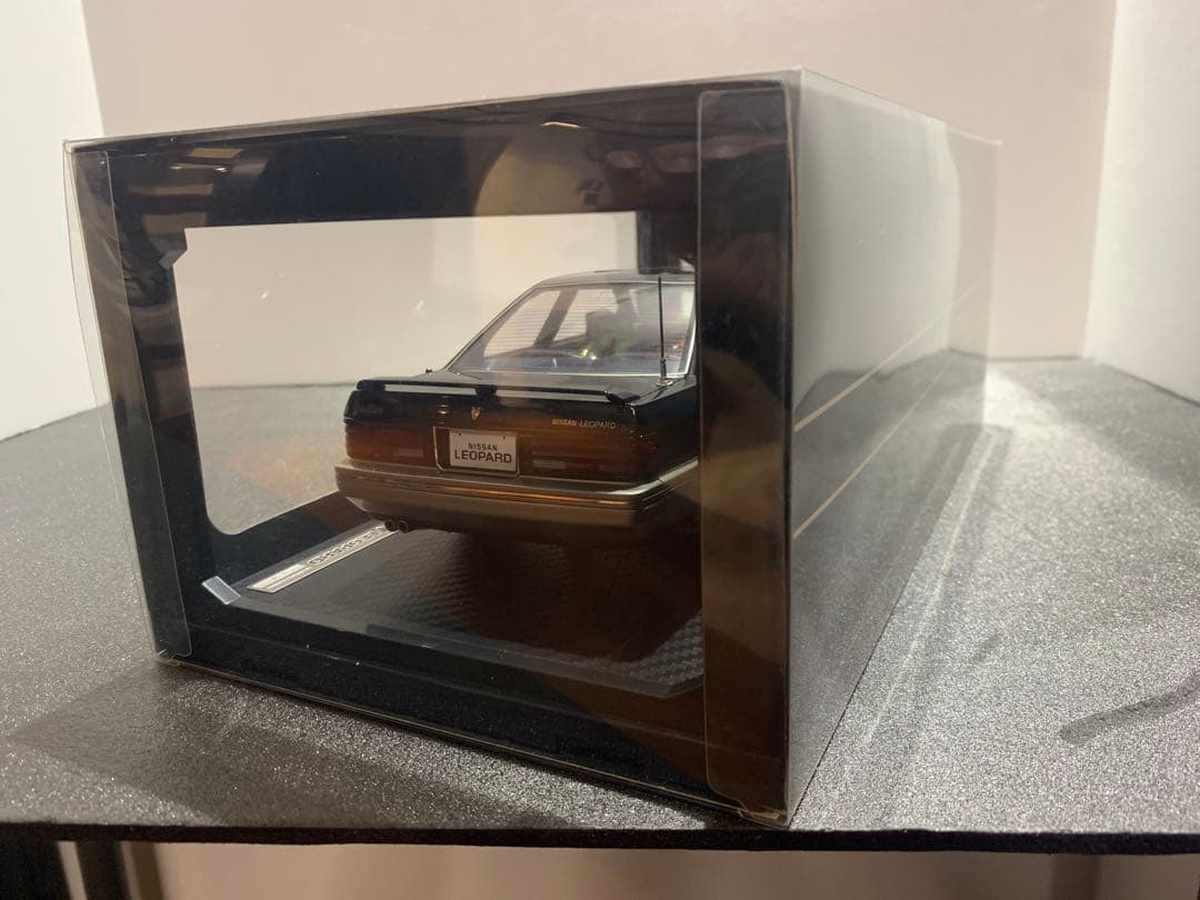 イグニッションモデル1/18 日産レパード前期3.0アルティマ(F31) 黒/銀