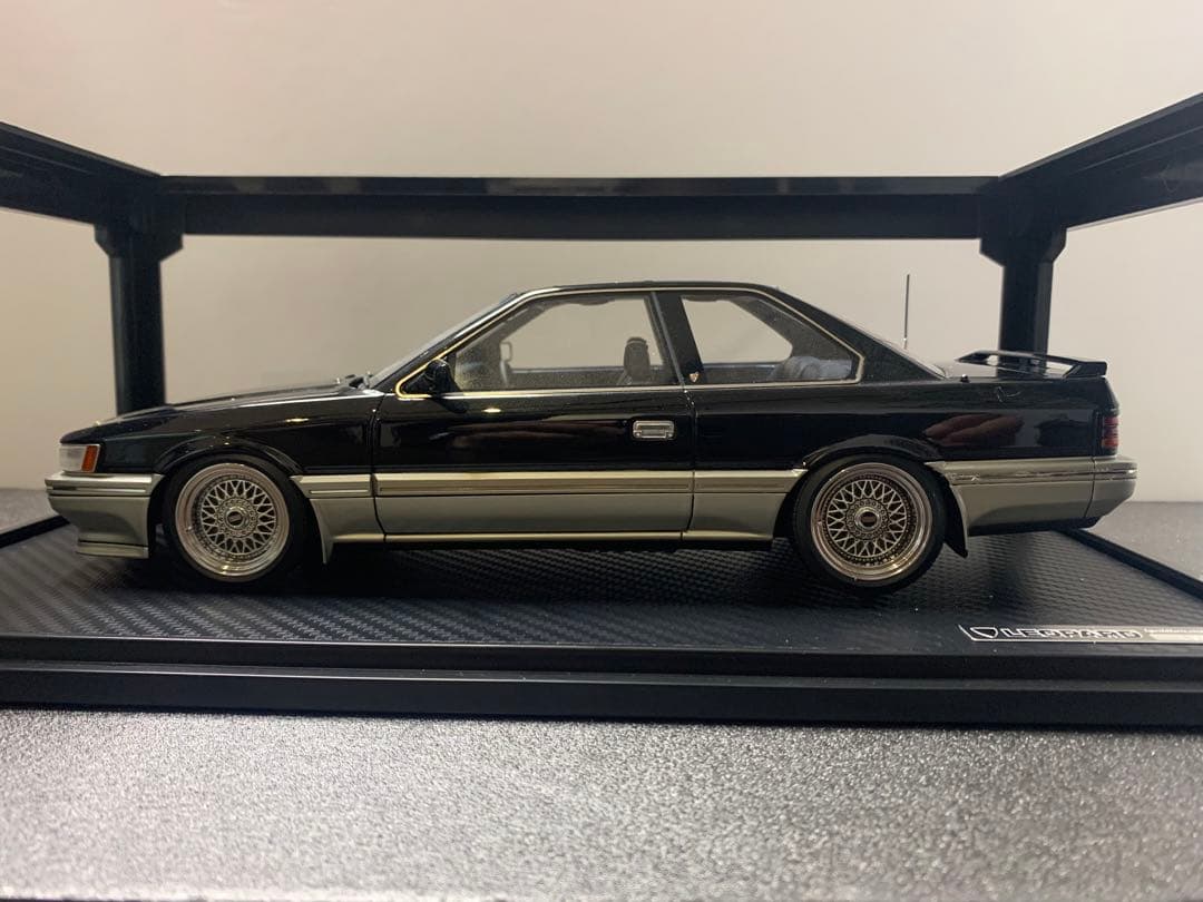 イグニッションモデル1/18 日産レパード前期3.0アルティマ(F31) 黒/銀