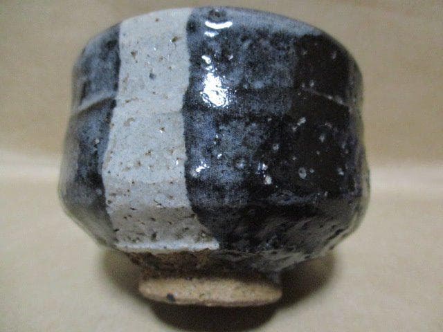 小振りな可愛い楽茶碗　C56-2