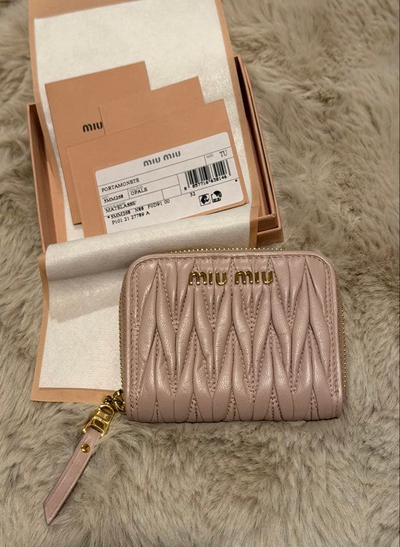 miu miu ピンクレザーケース ミュウミュウ マテラッセ