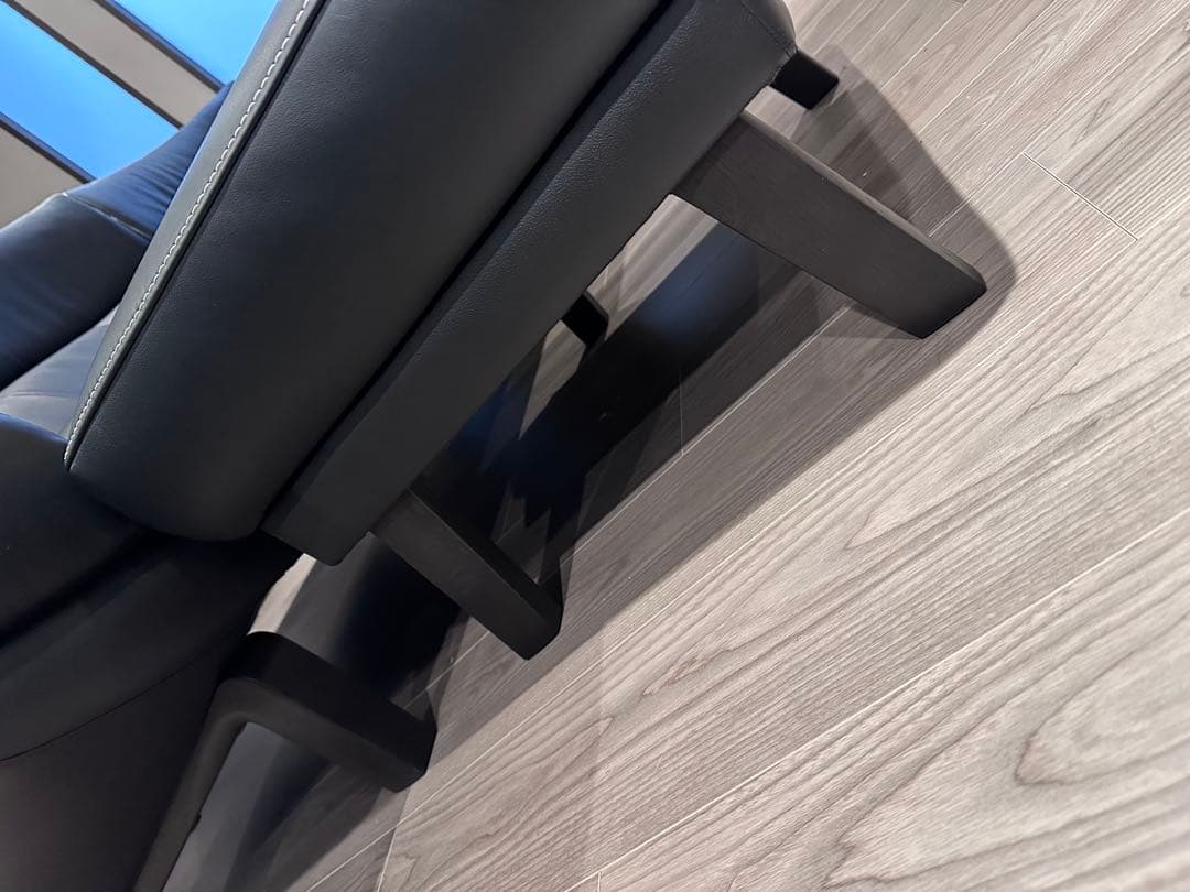 【購入禁止‼️ひろ】カリモク　ブラックレザーソファ3人掛け　オットマン別売