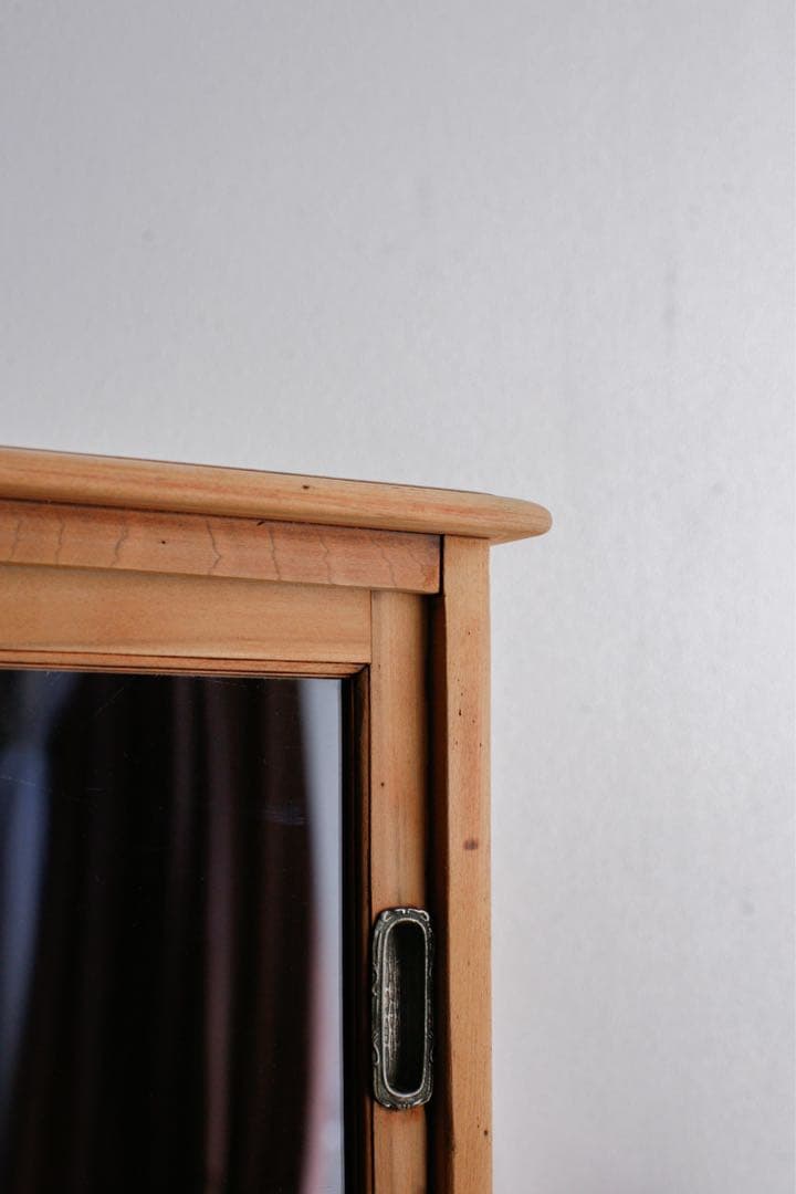 ショーケース　ガラス戸　無垢材　杉材　飾り棚　展示棚　古家具　古道具