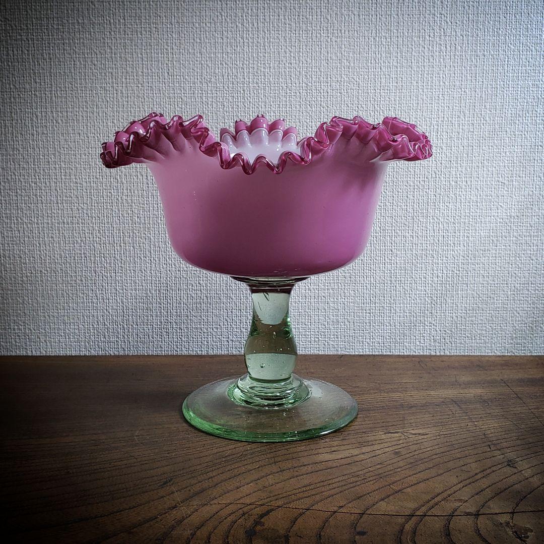 乳白地桃色被し　色ガラス　輪花　コンポート　ウランガラス　氷コップ