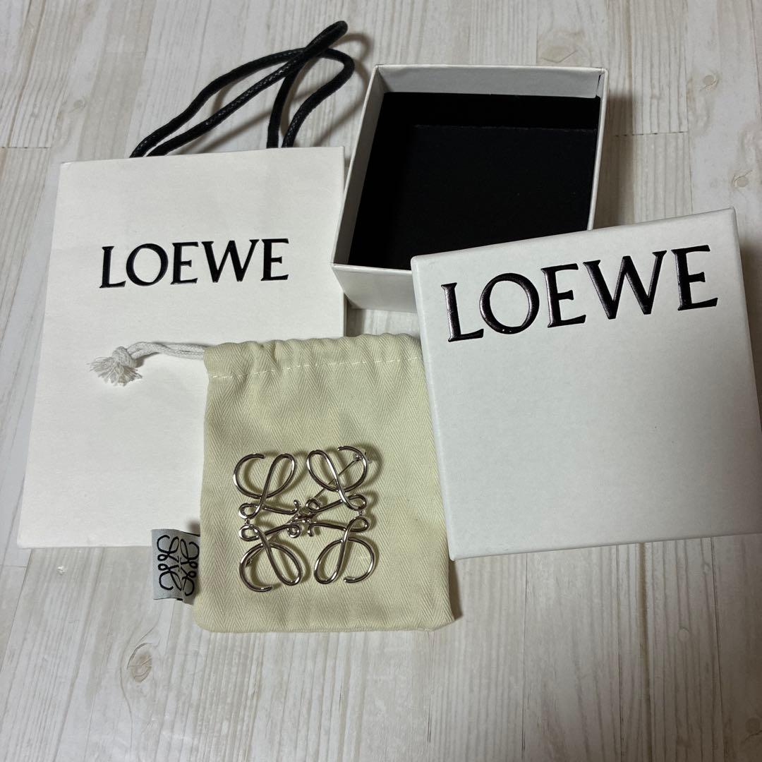 LOEWEアナグラムブローチ　シルバー