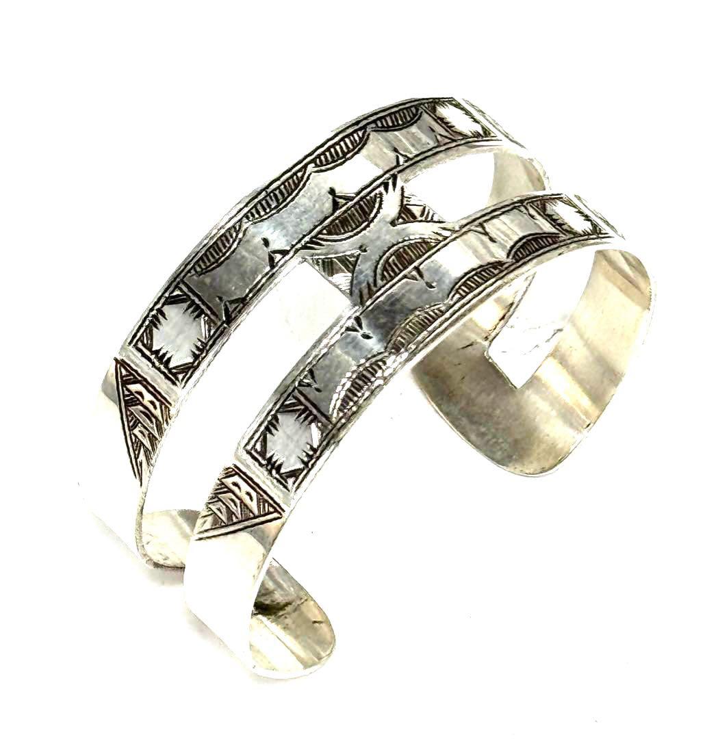 サハラ砂漠　トゥアレグ族　ハンドメイド　シルバーバングル