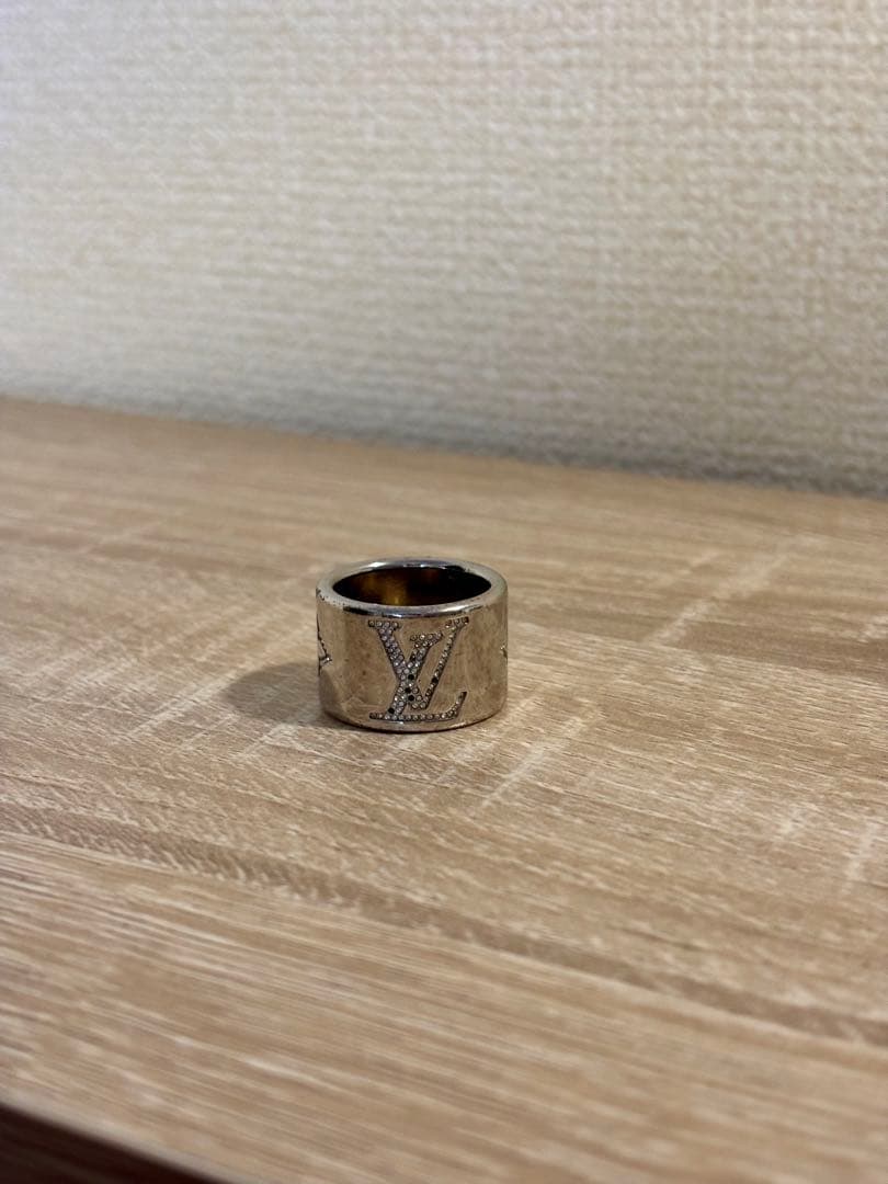 Louis Vuitton ロゴリング