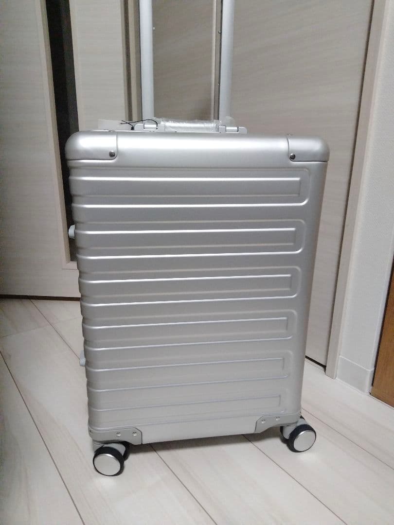 シルバー アルミニウム製 キャリーケーススーツケース機内持込対応