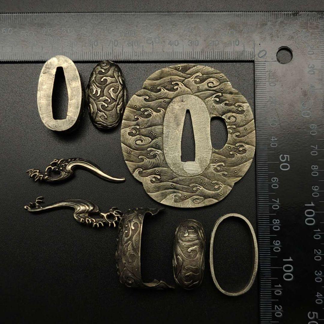 刀鍔　海波の図　縁頭　目貫　鐺　栗形　柄鞘一式金具　銅製　日本刀装具　刀剣美術