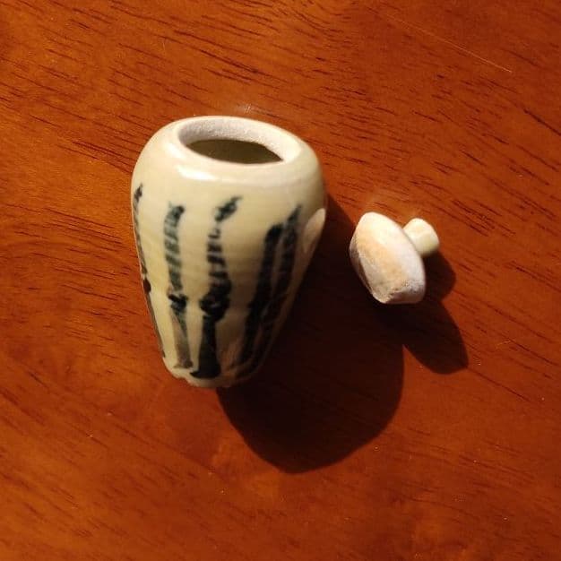 【高さ約4㌢】ミニチュアつぼ