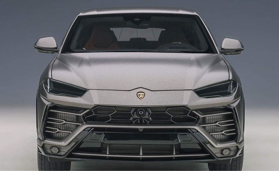 激レア1/18 ランボルギーニウルス模型新品早い者勝ち