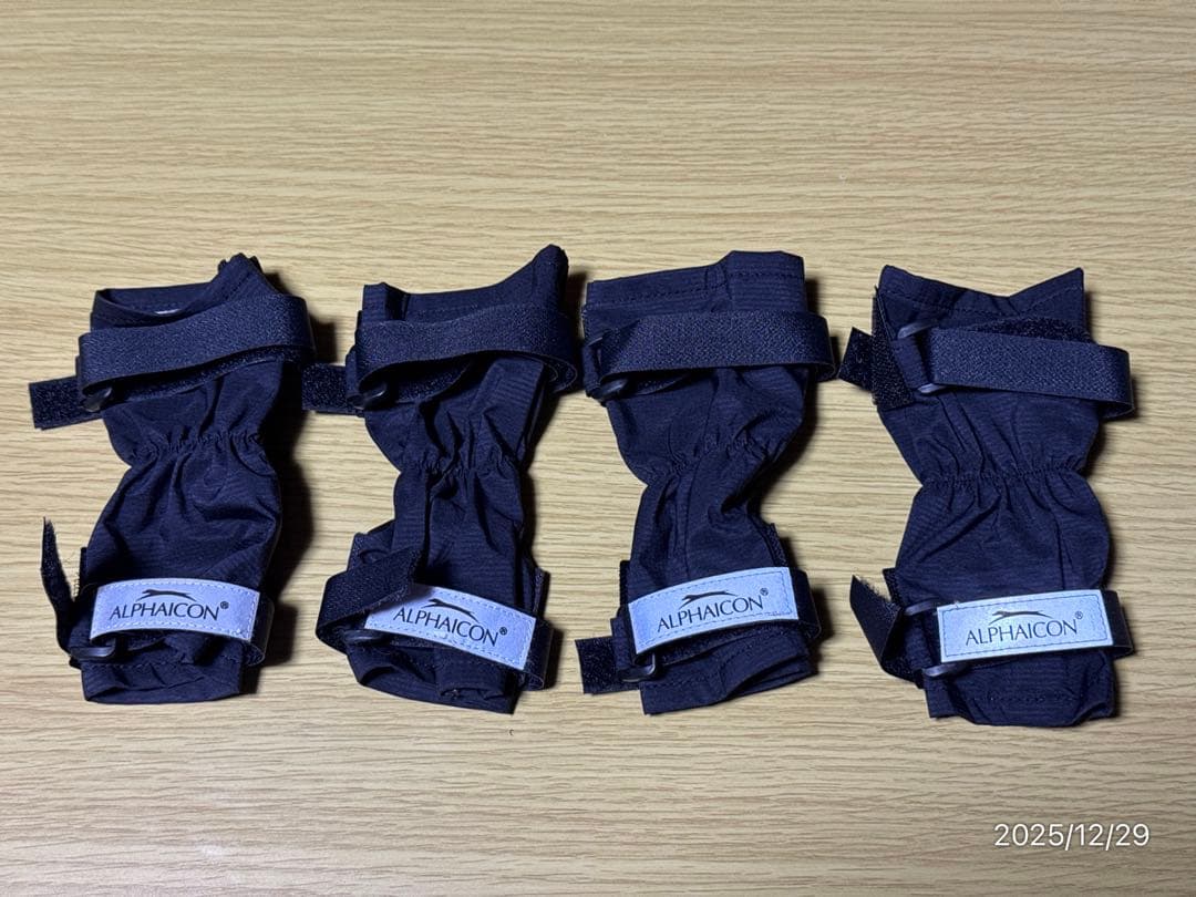 ②アルファアイコン レッグガード ブラック Sサイズ 1匹分4足