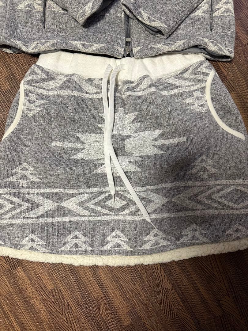 Callaway 幾何学模様 フード付きジャケット スカートセットアップ