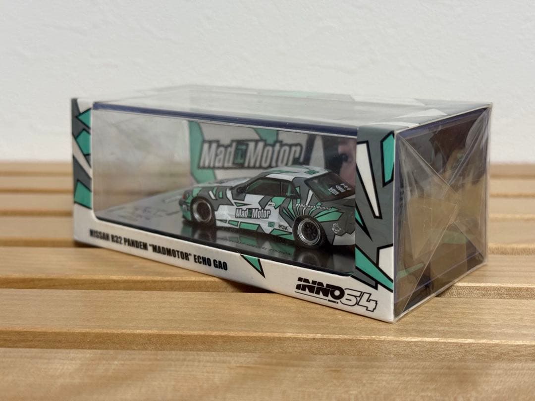 ミニカー INNO64 1/64 Nissan R32 Pandem \"MadMotor\"