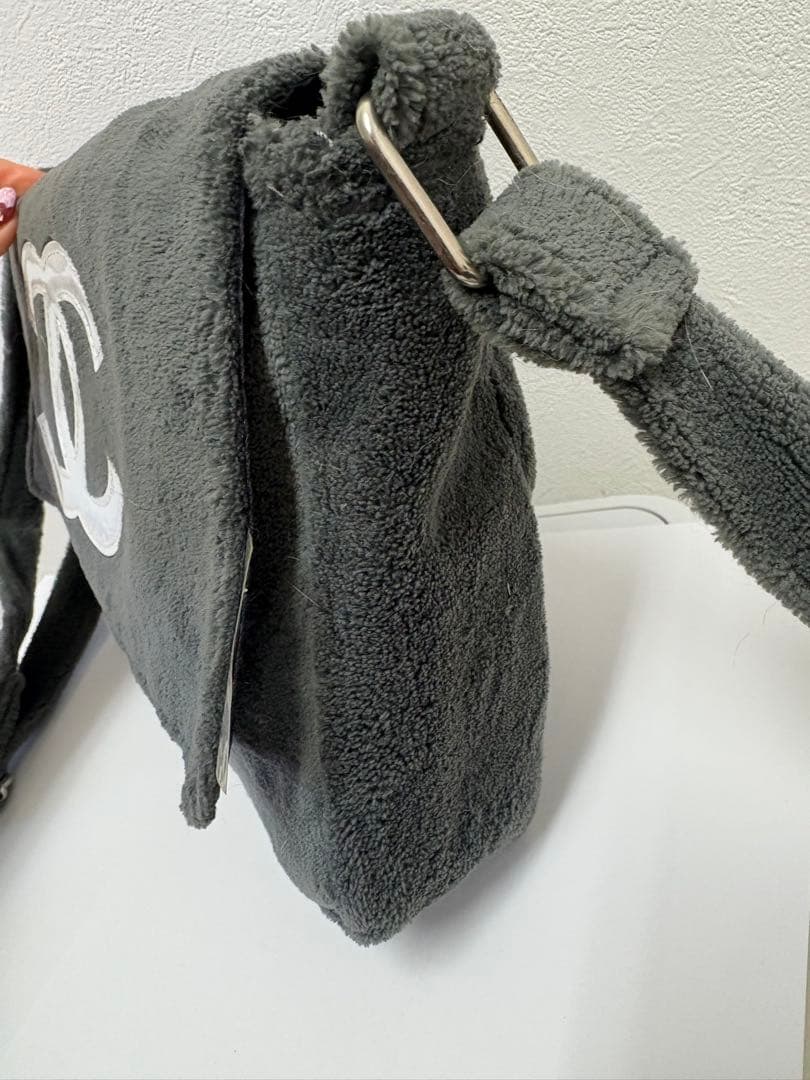 CHANEL グレー スエード ショルダーバッグ ノベルティ