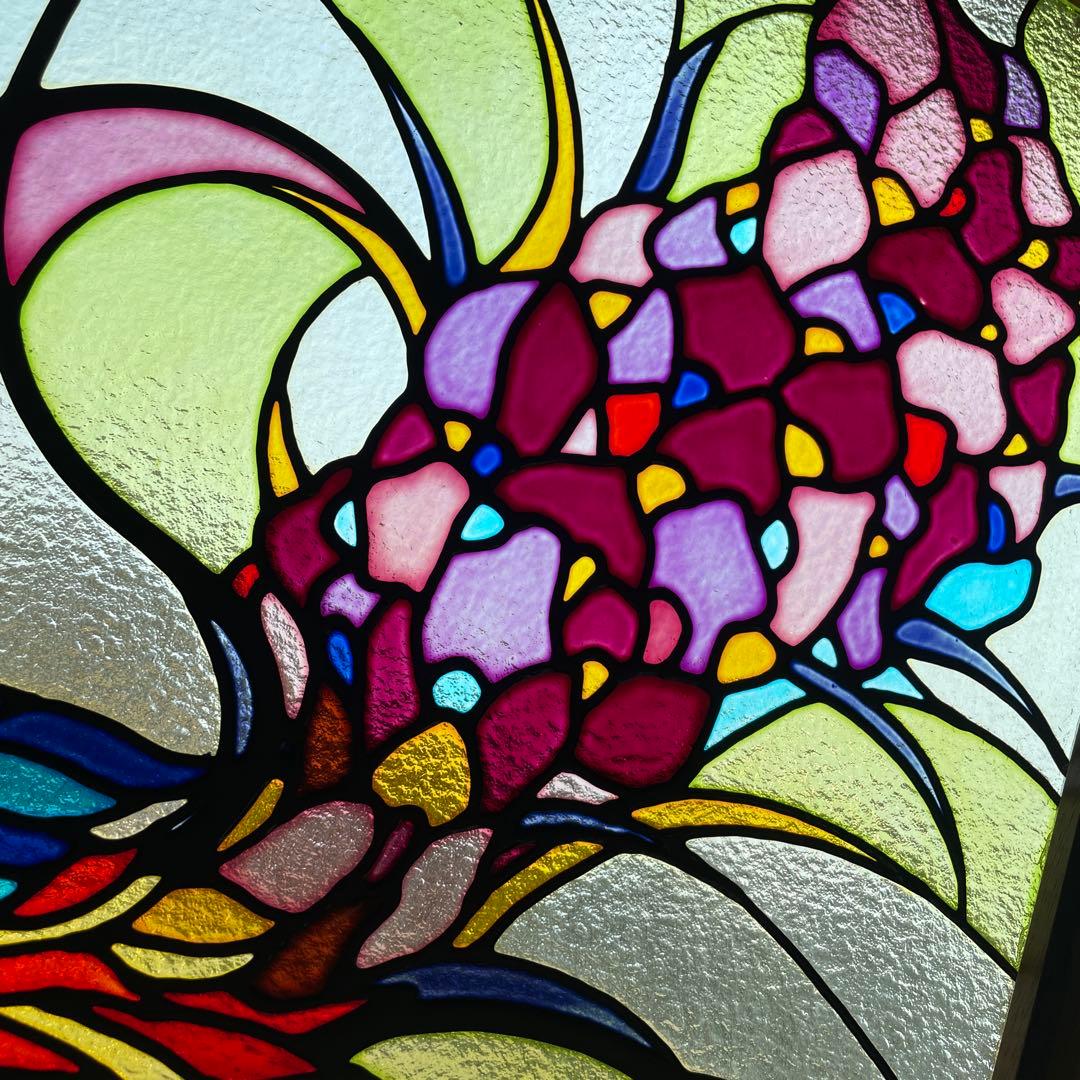 ステンドグラス 孔雀と花のデザイン 約30cm x 40cm