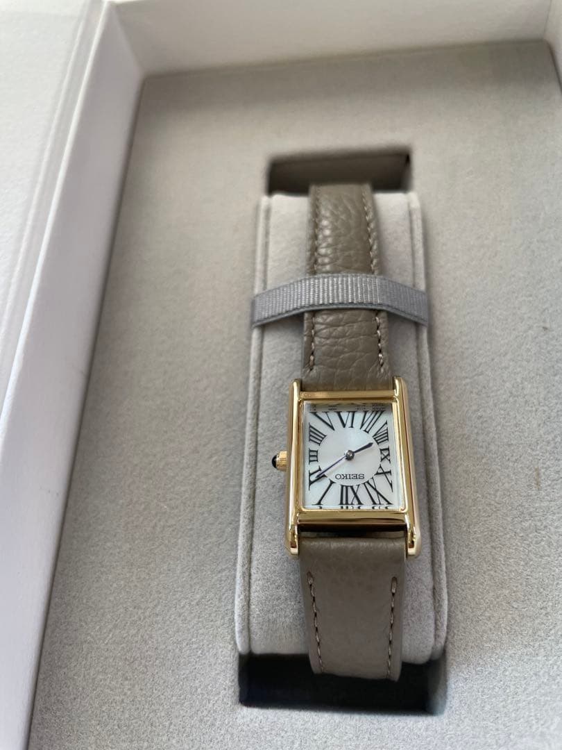 HIROB【SEIKO /セイコー】グレージュ/レザーベルト レディース時計