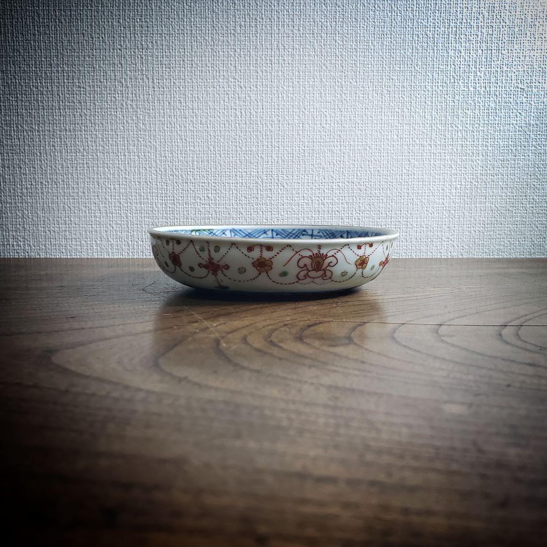 小皿 古伊万里 明治 丸窓 ようらく 四方襷文様 大明嘉清年製 イ号 ニュウ