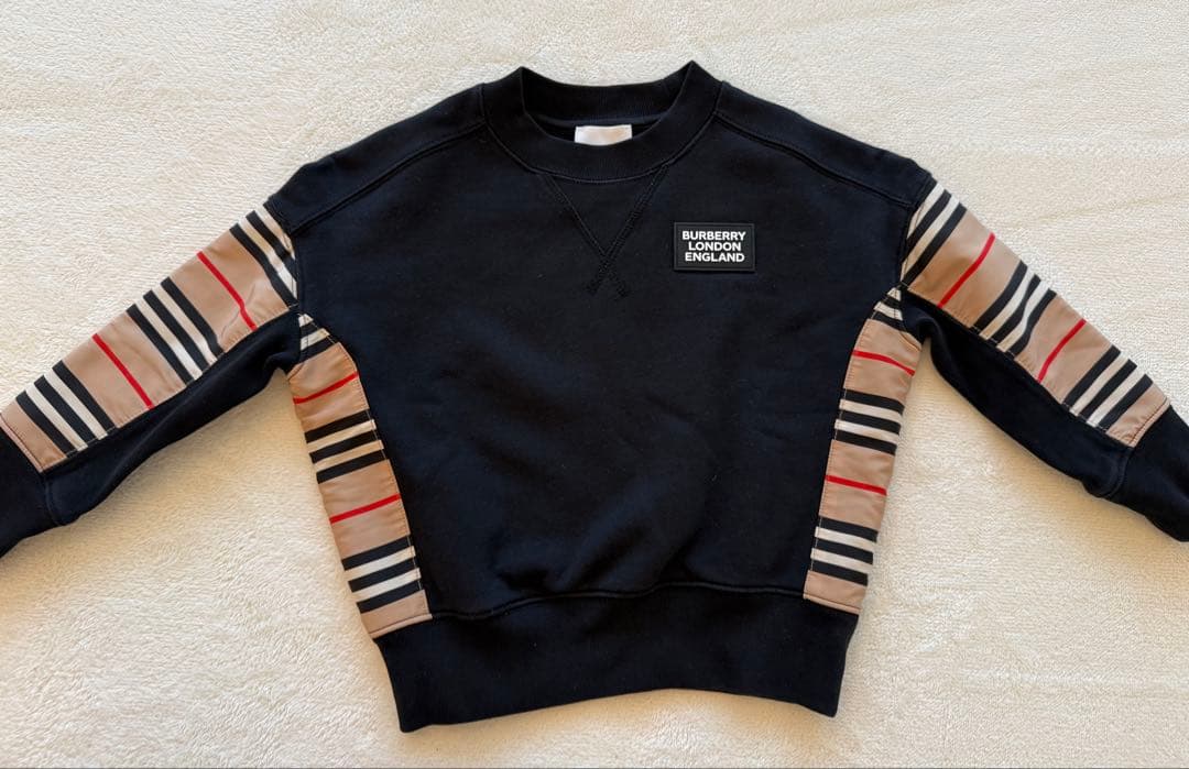 akn.fuj_BURBERRY 黒トレーナー 3Y