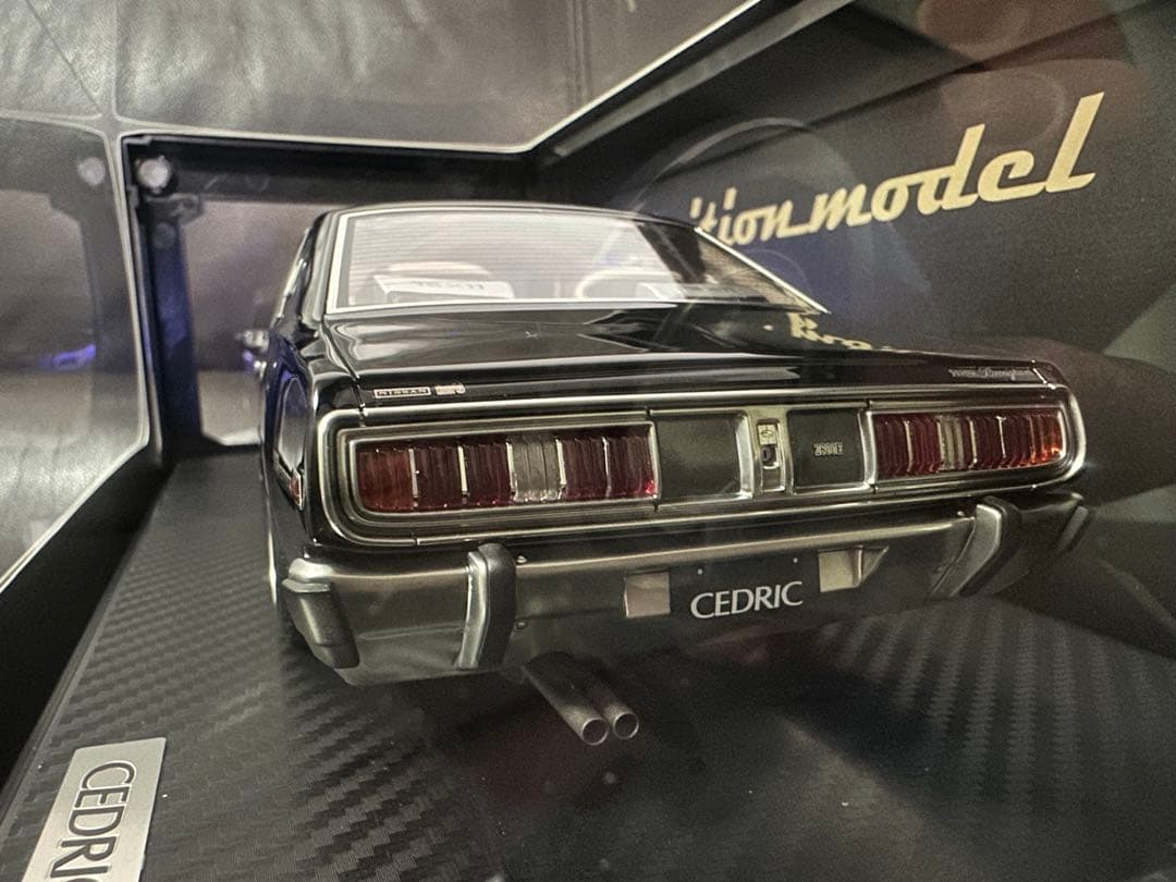 1/18 イグニッションモデル 330 セドリック 黒 ignition
