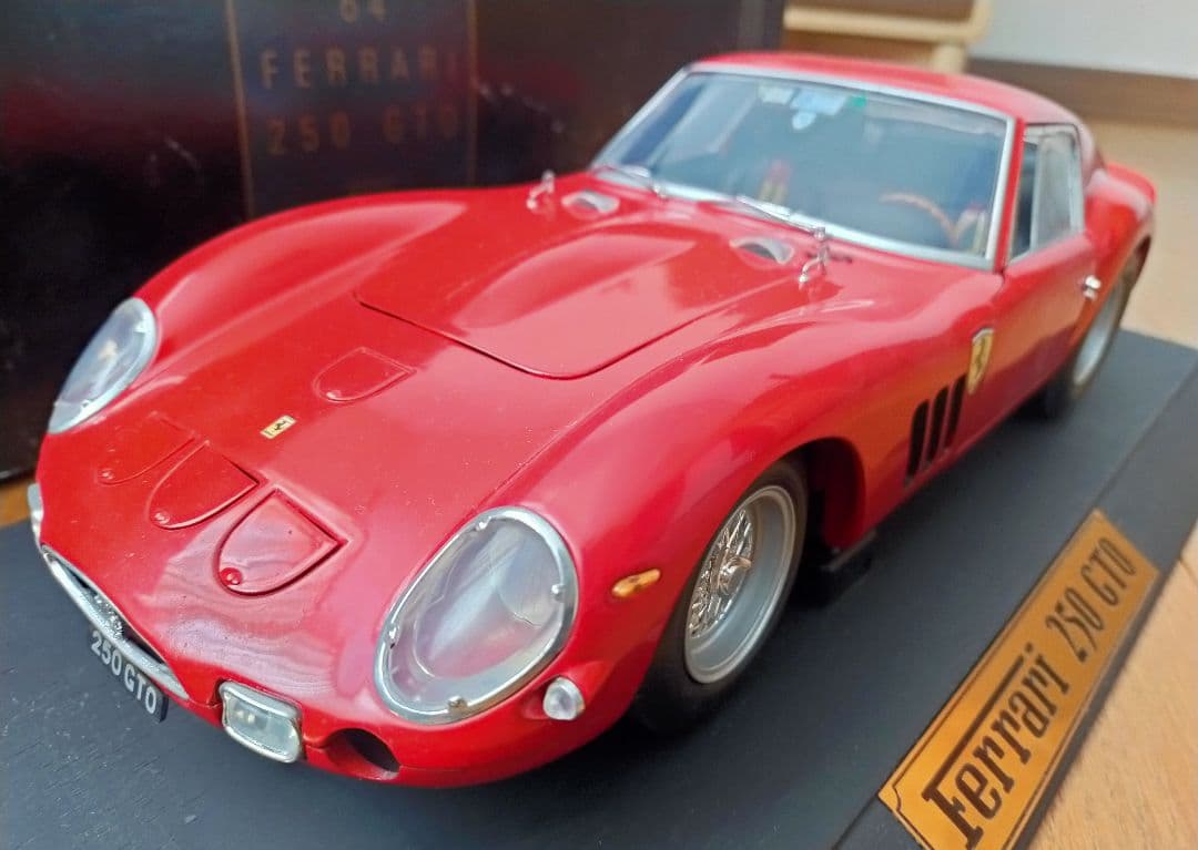 ミニカー Revell Ferrari 250 GTO 1/12