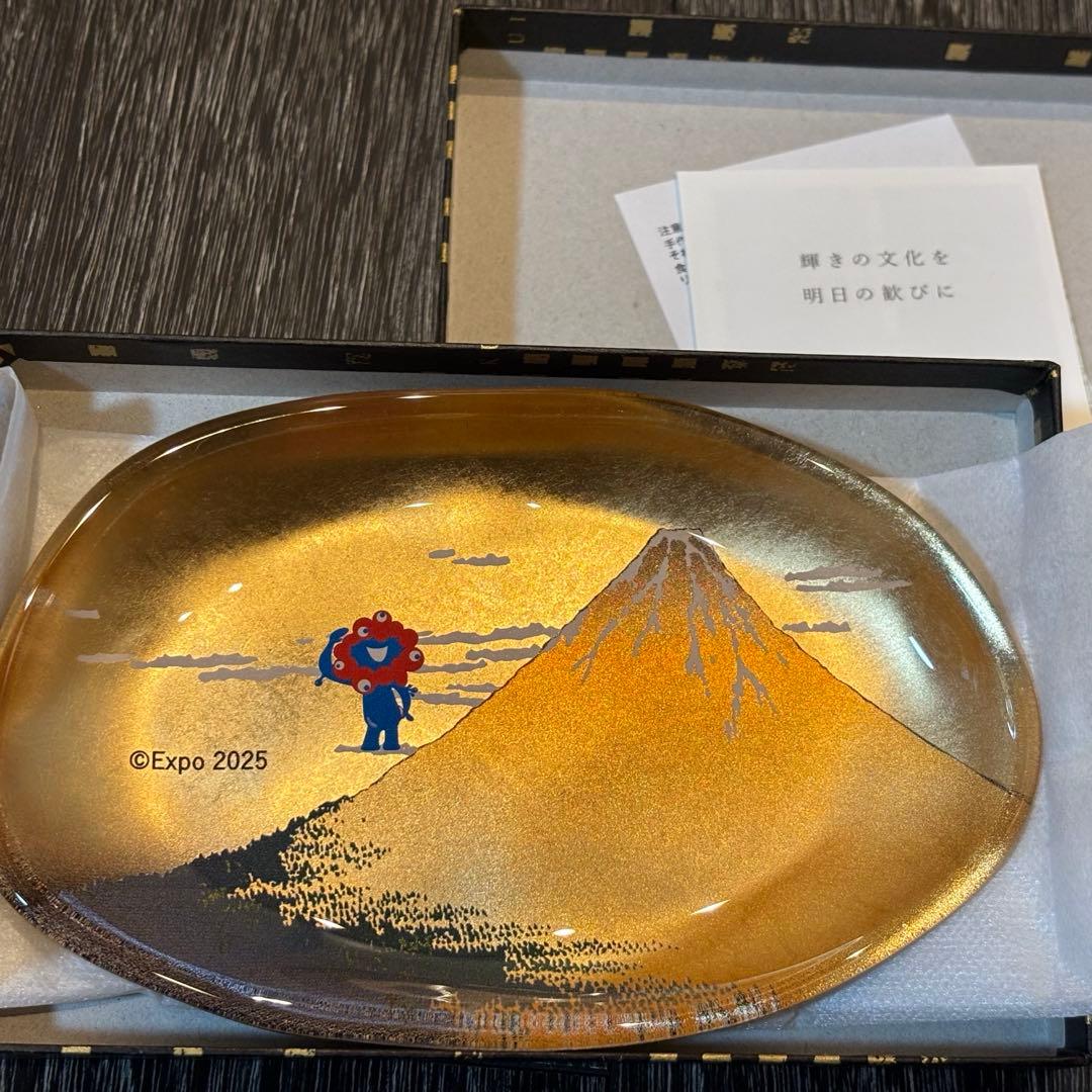 ミャクミャク　ガラストレー