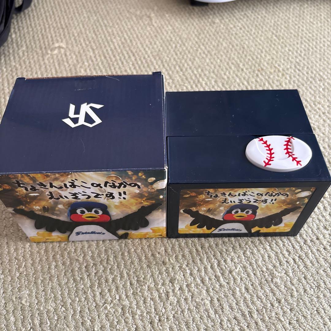 つば九郎　貯金箱