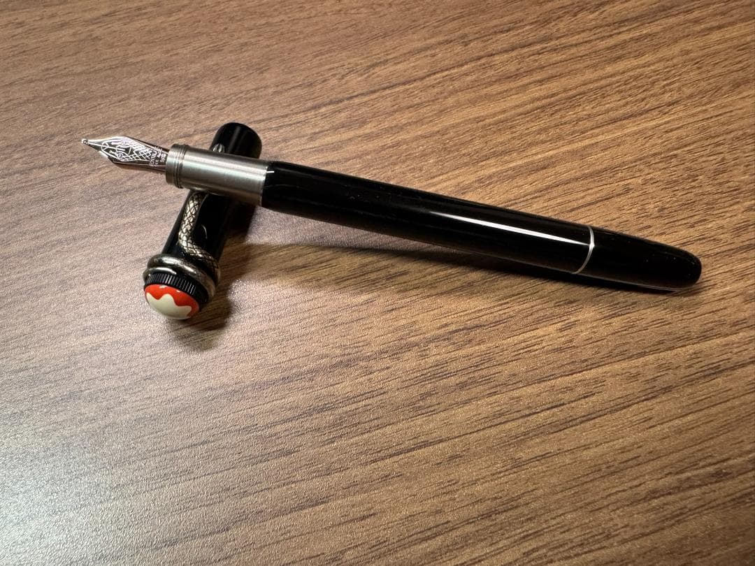 未使用　モンブラン　万年筆　Rouge et Noir　ヘリテイジコレクション