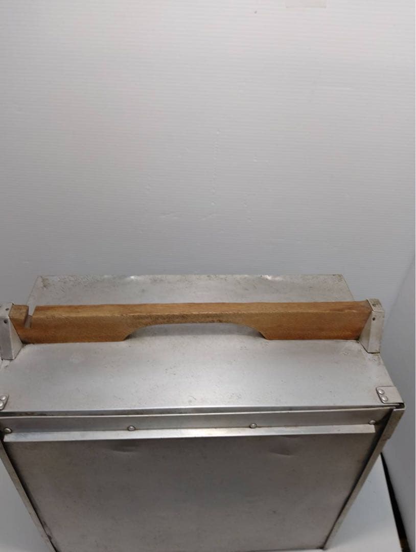 G2130【昭和レトロ】出前用 アルミ製 おかもち (木製棚/持ち手付き)