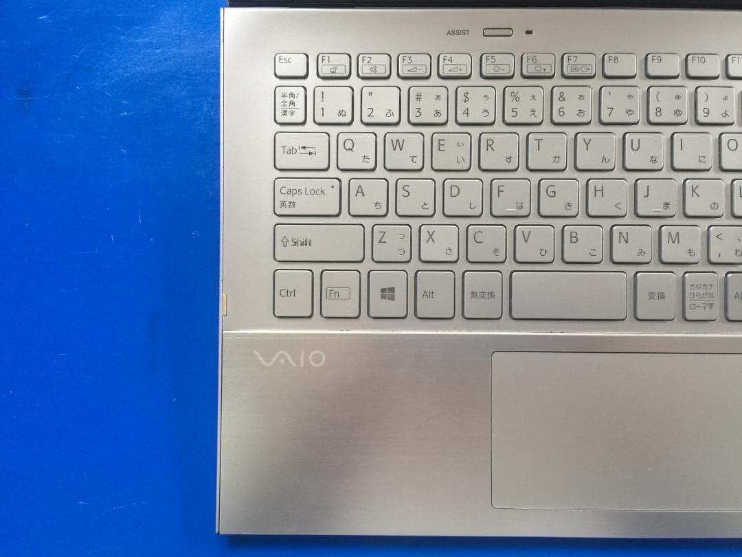 SONY SVP112 11.6型フルHD 重量:870g/薄さ:13.2mm