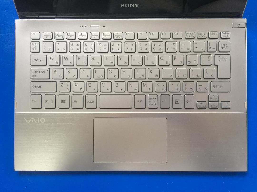 SONY SVP112 11.6型フルHD 重量:870g/薄さ:13.2mm